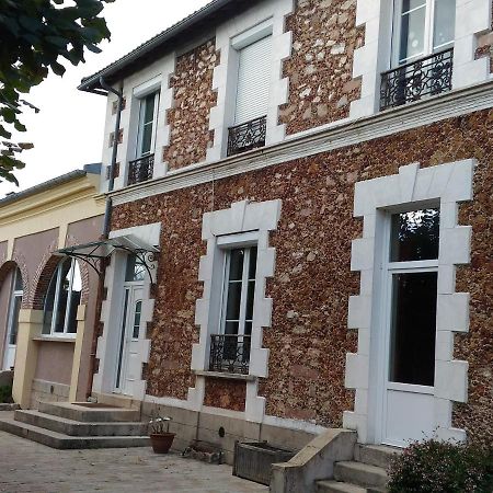 เล ติเยิล Bed & Breakfast Chailly-en-Biere ภายนอก รูปภาพ